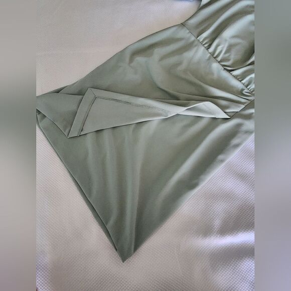 Calvin Klein Moss Light Green Midi Dress with Timeless Elegance New With Tags - Picture 11 of 12